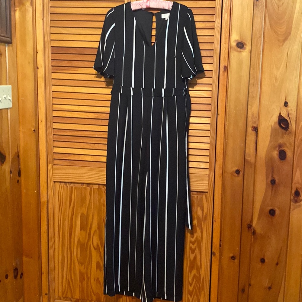 Love and piece Beautiful jump wide pants short sleeve v/neck